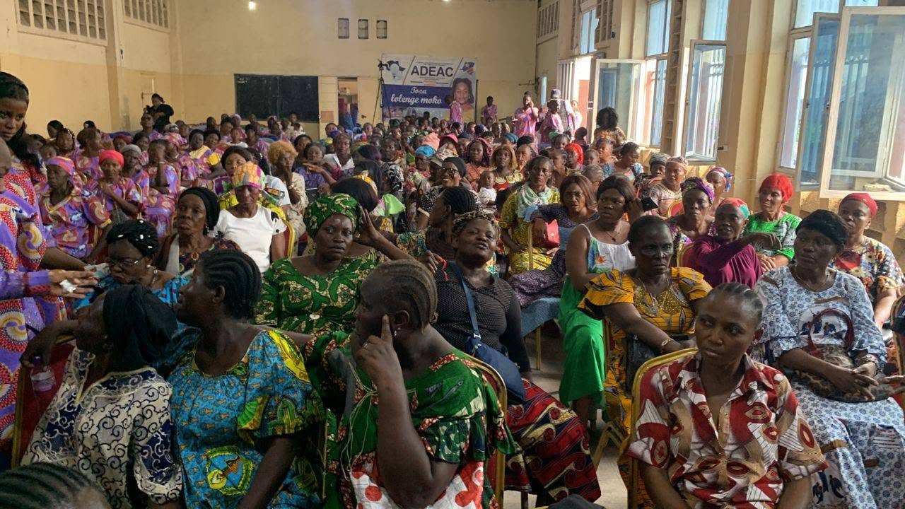 Enfants réunis à l'occasion d'une action solidaire